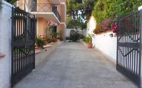 Appartamento In Villa A 100 Metri Dal Mare