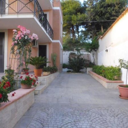 Appartamento In Villa A 100 Metri Dal Mare Fontane Bianche Esterno foto